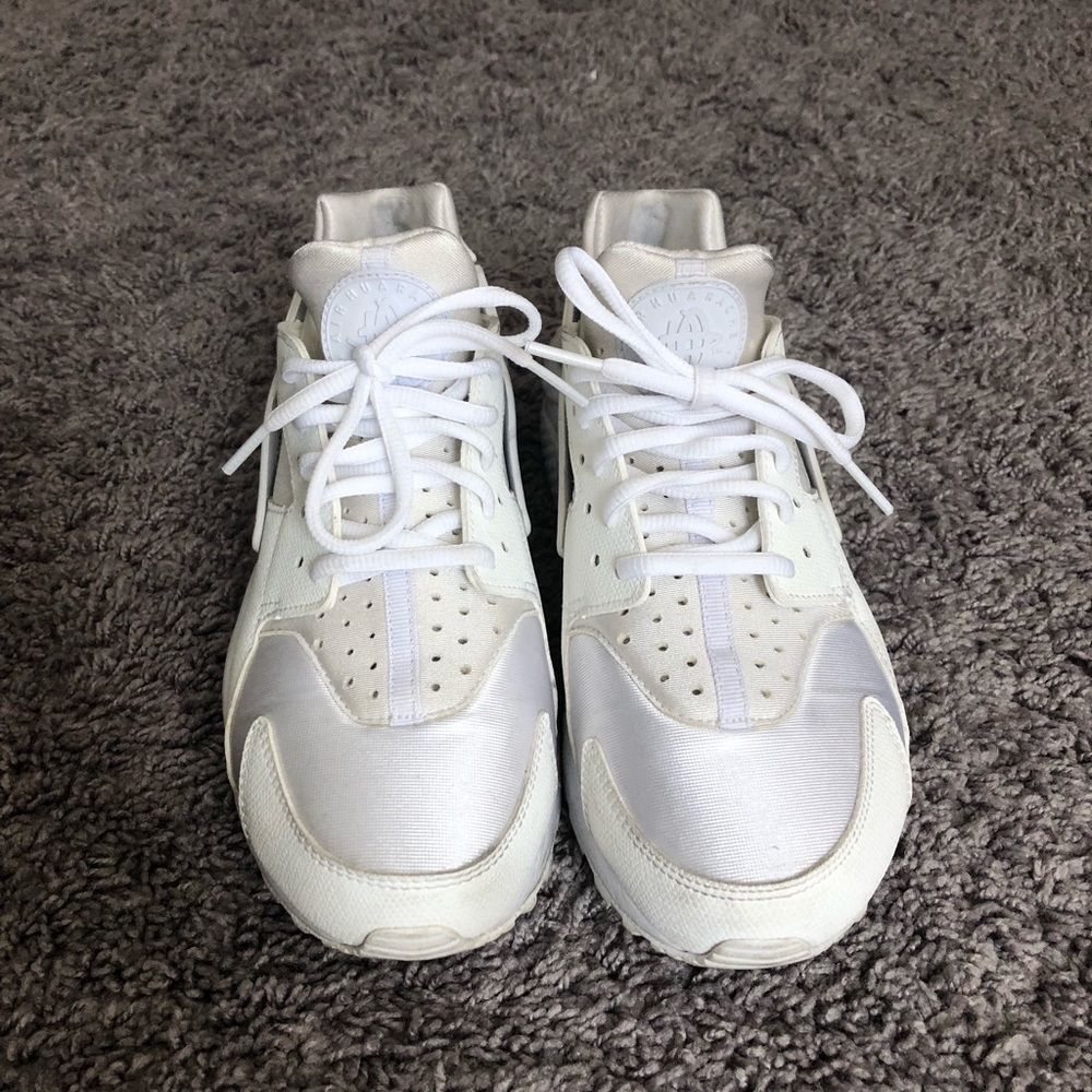 Nike Huaraches all white size 8.5
